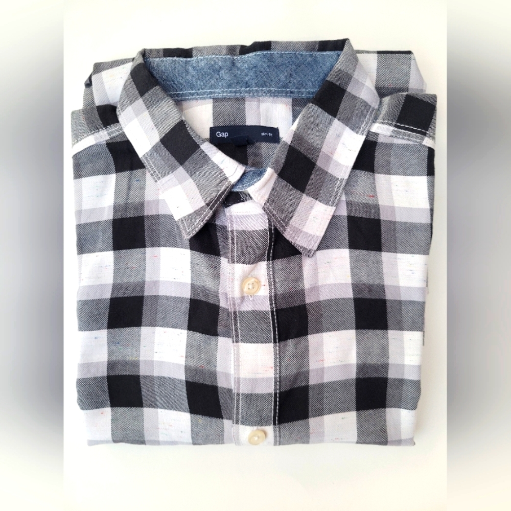 GAP mens check button down shirt size medium